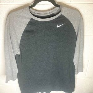 ⚫️ Nike unisex quarter sleeve T-shirt size Medium